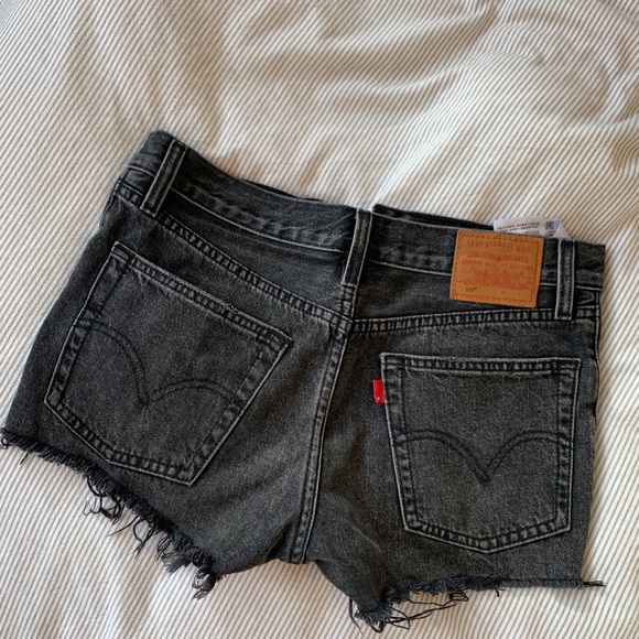 Levi’s 501 black denim shorts! - Picture 2 of 5
